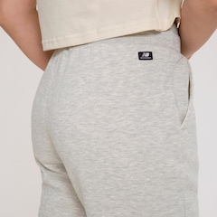 Calça New Balance Essentials Feminina - Foto 7