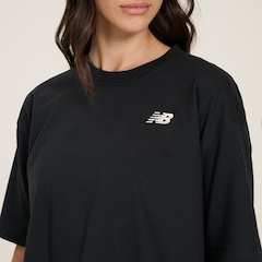 Camiseta New Balance Cropped Small Logo - Feminina - Foto 4