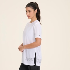 Camiseta New Balance Sport Essentials Graphic Feminina - Foto 2