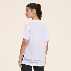 Camiseta New Balance Sport Essentials Graphic Feminina - Foto 3