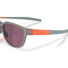 Óculos de Sol Oakley Actuator Matte Transparent Grey Ink 557 - Foto 5