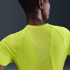 Camiseta Nike Swift Feminina - Foto 2