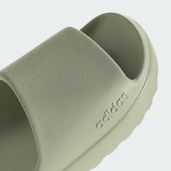 Chinelo adidas Adilette Lumia - Unissex - Foto 10