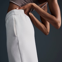 Calça Nike Dri-FIT Jogger Soft - Feminina - Foto 4