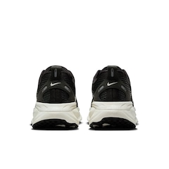 Tênis Nike Vomero 18 Feminino - Foto 7