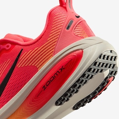 Tênis Nike Vomero 18 - Feminino - Foto 8