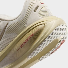 Tênis Nike Vomero 18 - Feminino - Foto 8