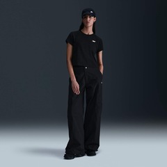 Camiseta Nike Sportswear Club - Feminina - Foto 4