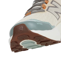 Tênis New Balance Fresh Foam Garoé V2 E Musgo - Feminino - Foto 5