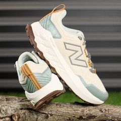 Tênis New Balance Fresh Foam Garoé V2 E Musgo - Feminino - Foto 8