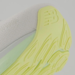Tênis New Balance Fresh Foam 680 V8 - Feminino - Foto 8