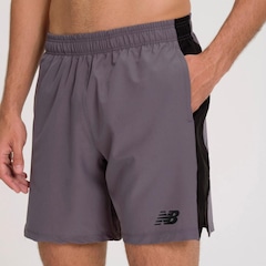 Bermuda New Balance Tenacity Logo 7" - Masculina - Foto 4