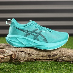 Tênis Asics Novablast 5 - Feminino - Foto 7