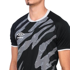 Camiseta Umbro Artillery - Masculina - Foto 3