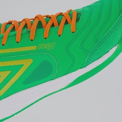 Chuteira de Futsal Umbro Pro 5 Bump GL Saint Patrick's - Adulto - Foto 7