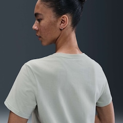 Camiseta Nike Sportswear Essentials Feminina - Foto 2
