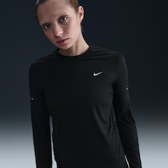 Camiseta Manga Longa Nike Dri-FIT Swift Crew - Feminina - Foto 4