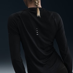 Camiseta Manga Longa Nike Dri-FIT Swift Crew - Feminina - Foto 5