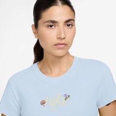 Camiseta Nike Sportswear Chill Knit Feminina - Foto 2