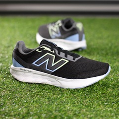 Tênis New Balance Fresh Foam 520 V9 E - Feminino - Foto 8
