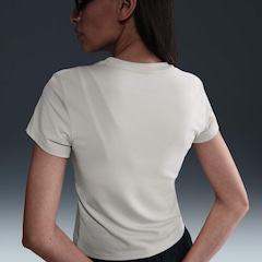 Camiseta Nike Sportswear Essential GRX Feminina - Foto 2