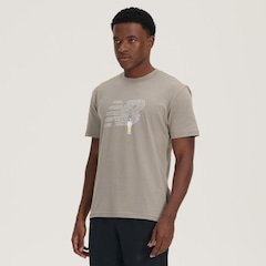 Camiseta New Balance Essentials - Masculina - Foto 3