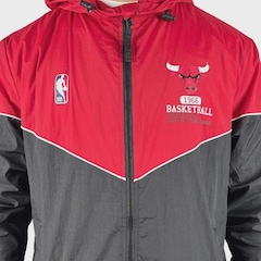 Jaqueta Corta Vento Masculina New Era Chicago Bulls Club House - Foto 4