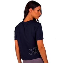 Camiseta Alto Giro Abertura Unilateral Feminina - Foto 2