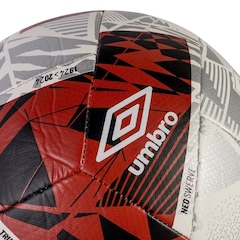 Mini Bola de Futebol Umbro Neo Swerve - Foto 2