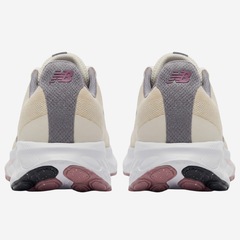 Tênis Feminino New Balance 520 V9 + Par de Meia - Foto 6