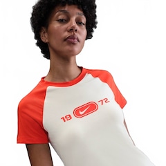 Camiseta Nike Sportswear Chill Knit Feminina - Foto 1