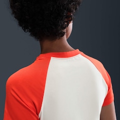 Camiseta Nike Sportswear Chill Knit Feminina - Foto 2