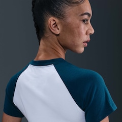 Camiseta Nike Sportswear Chill Knit Feminina - Foto 3