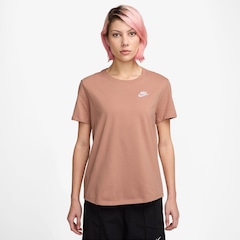 Camiseta Nike Sportswear Club Essentials - Feminina - Foto 1