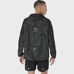 Jaqueta Corta Vento Masculina Asics com Capuz Fujitrail Packable - Foto 2