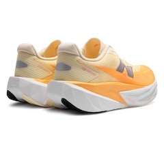 Tênis Feminino New Balance Fuelcell Rebel V5 - Foto 4