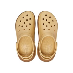 Sandália Crocs Mega Crush Matte Clog Wheat - Unissex - Foto 5