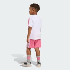 Conjunto Camiseta + Shorts Infantil adidas Essentials - Foto 4