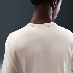 Camiseta Nike Sportswear Essential Masculina - Foto 4