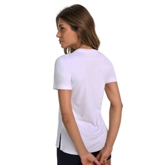 Camiseta Feminina Alto Giro Skin Fit Alongada - Foto 4