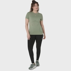 Camiseta ASICS Road Seamless - Feminino - Foto 7