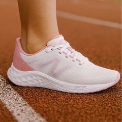 Tênis New Balance Fresh Foam Arishi V4 - Feminino - Foto 2