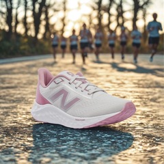 Tênis New Balance Fresh Foam Arishi V4 - Feminino - Foto 7