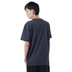 Camiseta Masculina Champion Mc Carry Over Clas Script 30 - Foto 2