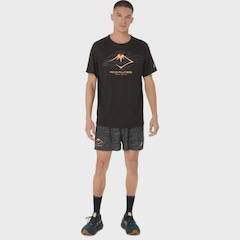 Camiseta ASICS Fujitrail Logo - Masculino - Preto - ASICS - Masculino - Foto 6