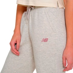 Calça New Balance Essentials Feminina - Foto 4