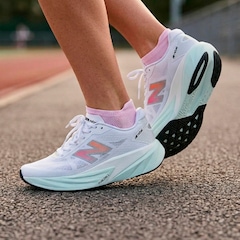 Tênis Feminino New Balance Fuelcell Rebel V5 - Foto 8