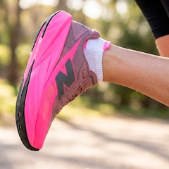 Tênis Feminino New Balance Fuelcell Rebel V5 - Foto 8