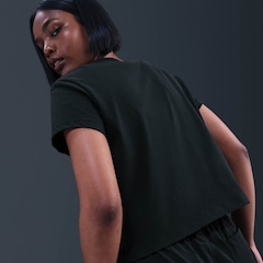 Camiseta Nike Sportswear Club Feminina - Foto 2