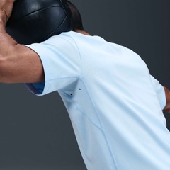 Camiseta Nike Dri-FIT Primary Statement Masculina - Foto 2